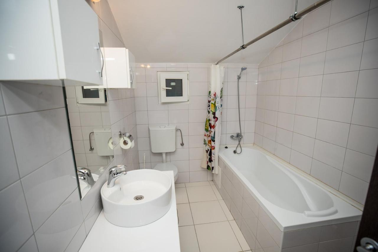 Apartament Vlad トゥルダ エクステリア 写真